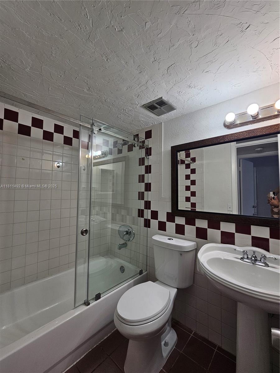SOUTH LAKE VILLAS CONDO - Residential