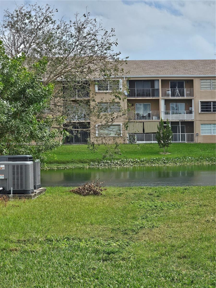 SOUTH LAKE VILLAS CONDO - Residential