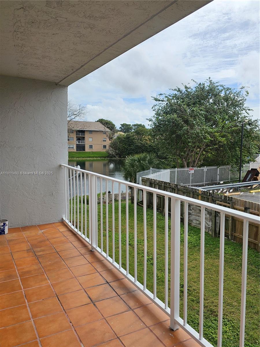 SOUTH LAKE VILLAS CONDO - Residential