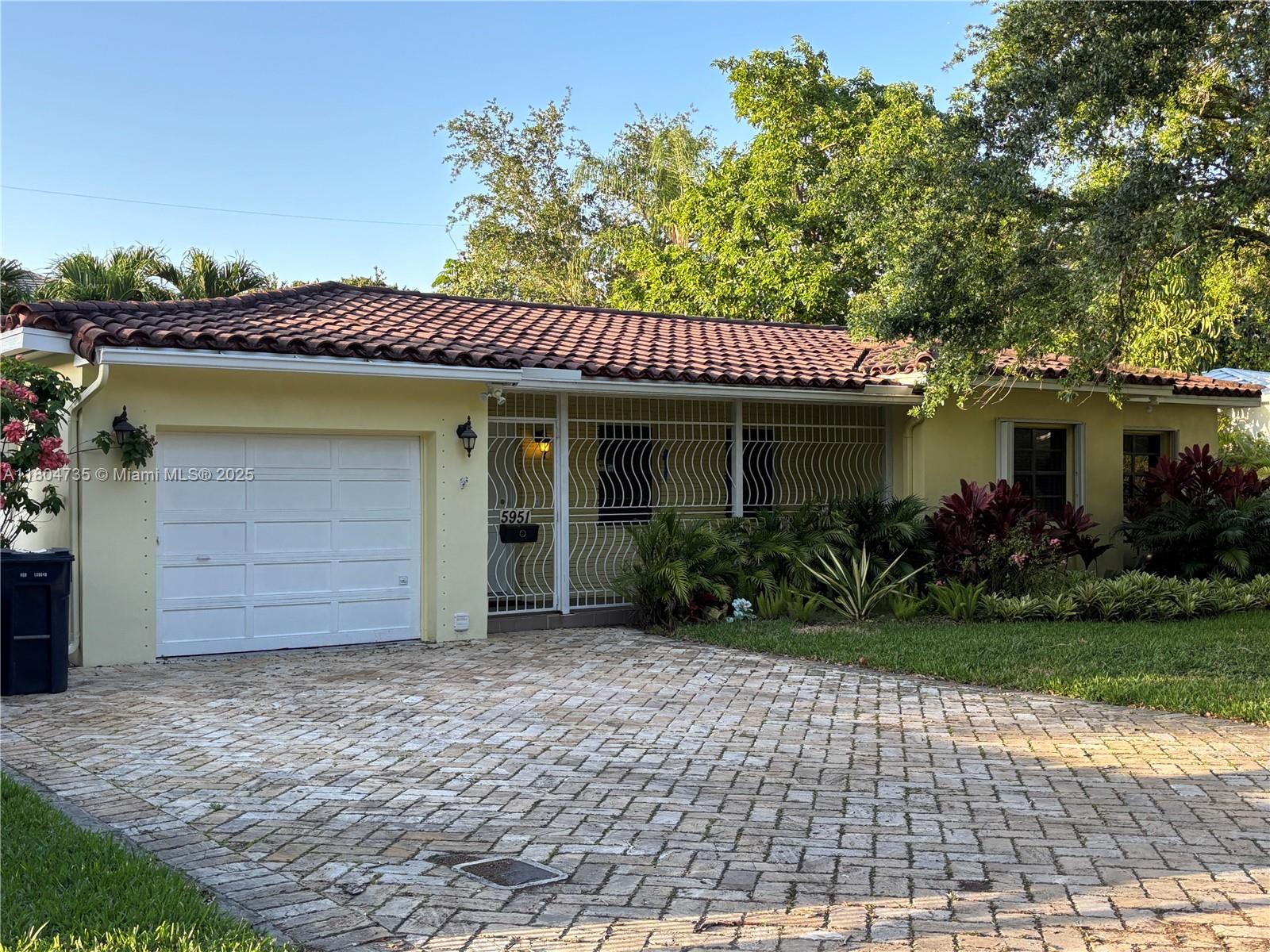5951 Sw 84 St, South Miami, Miami-Dade County, Florida - 3 Bedrooms  
2 Bathrooms - 