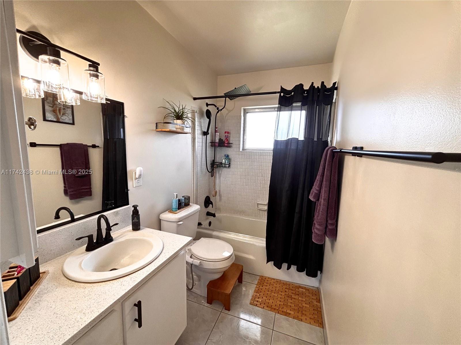 CRESTHAVEN VILLAS CONDO 1 - Residential