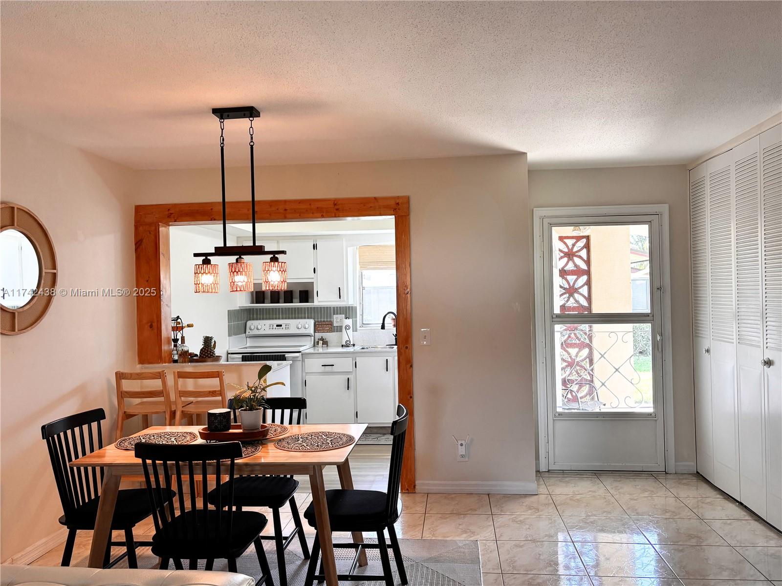 CRESTHAVEN VILLAS CONDO 1 - Residential