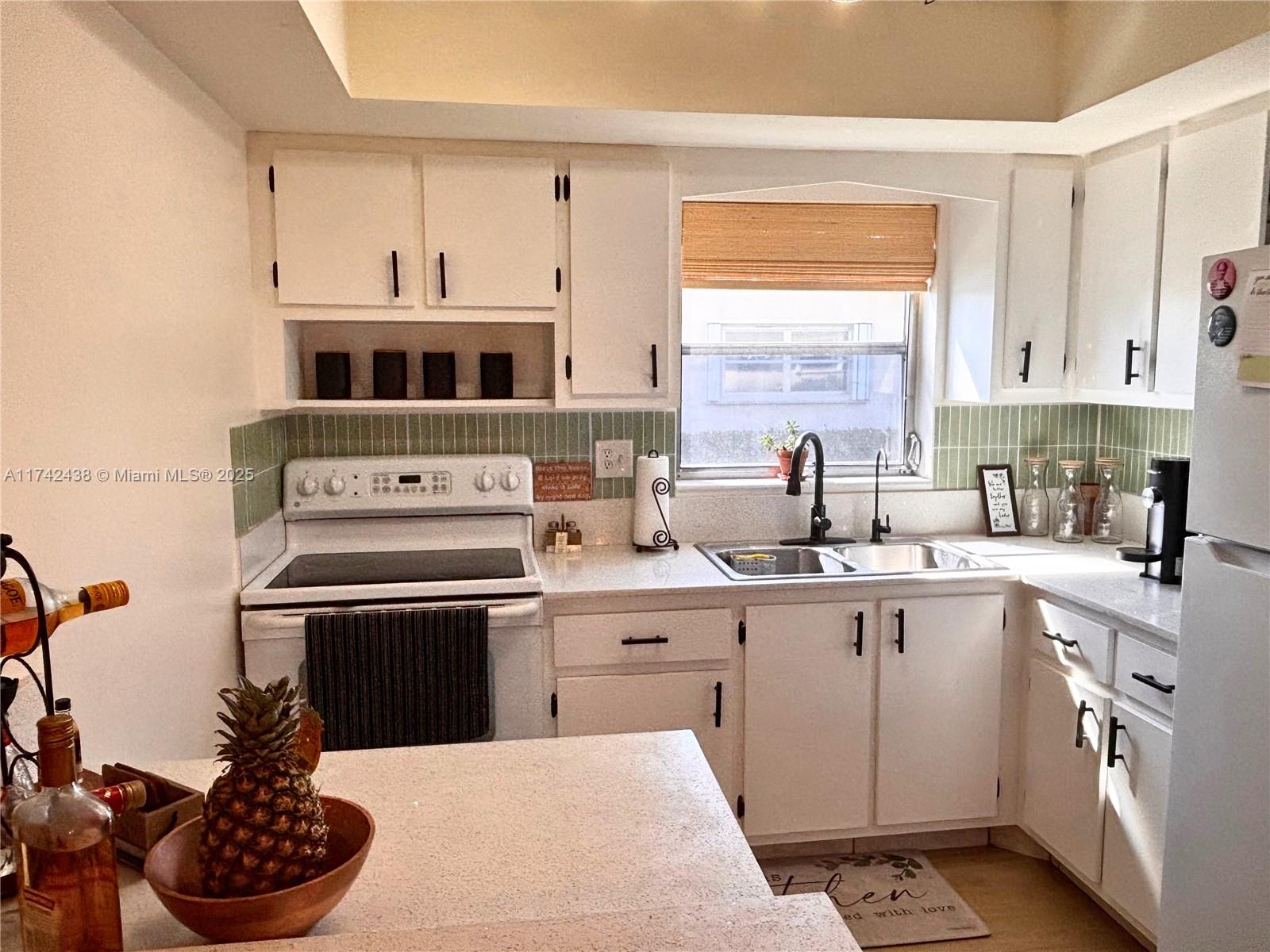 CRESTHAVEN VILLAS CONDO 1 - Residential