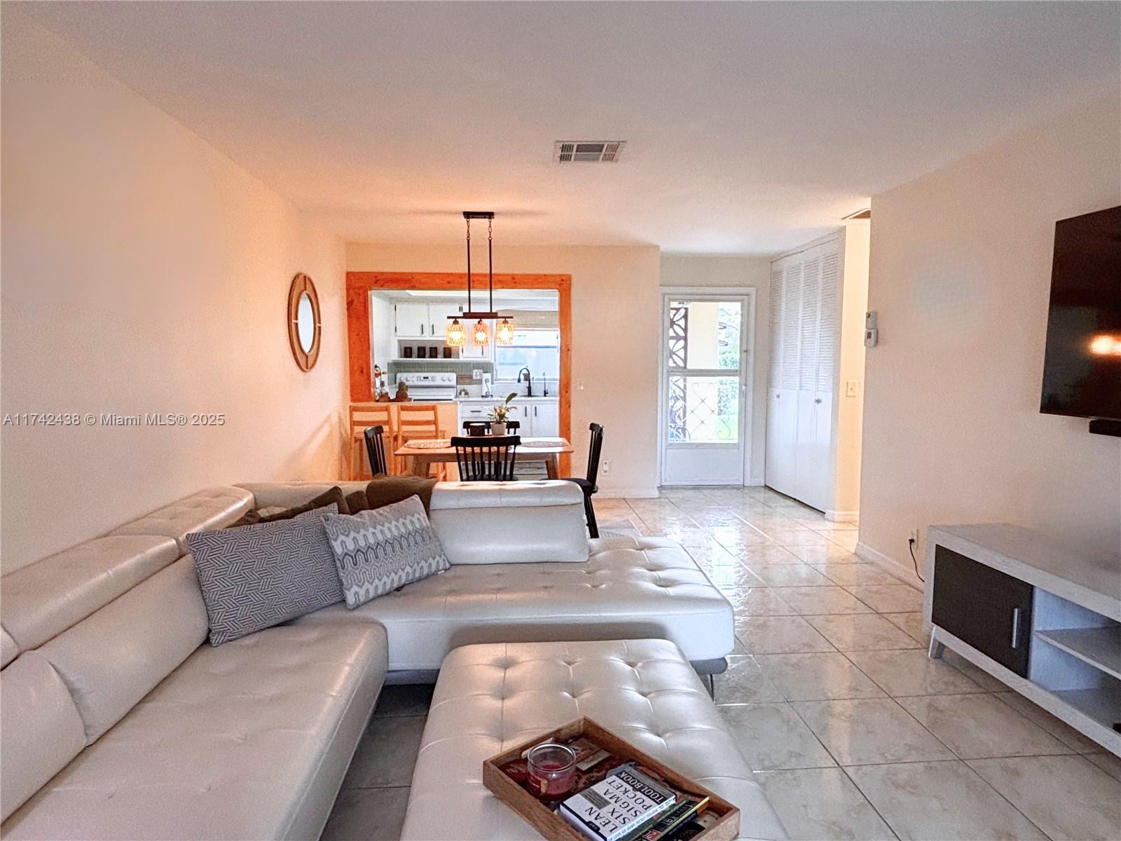 CRESTHAVEN VILLAS CONDO 1 - Residential