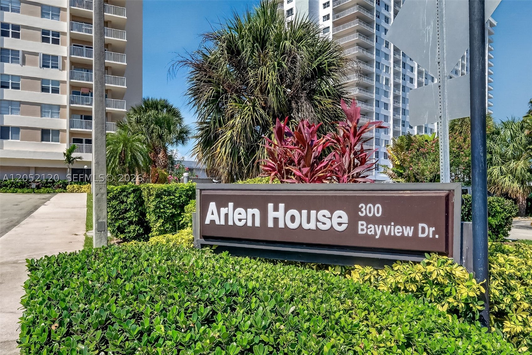 300 Bayview Dr 916
