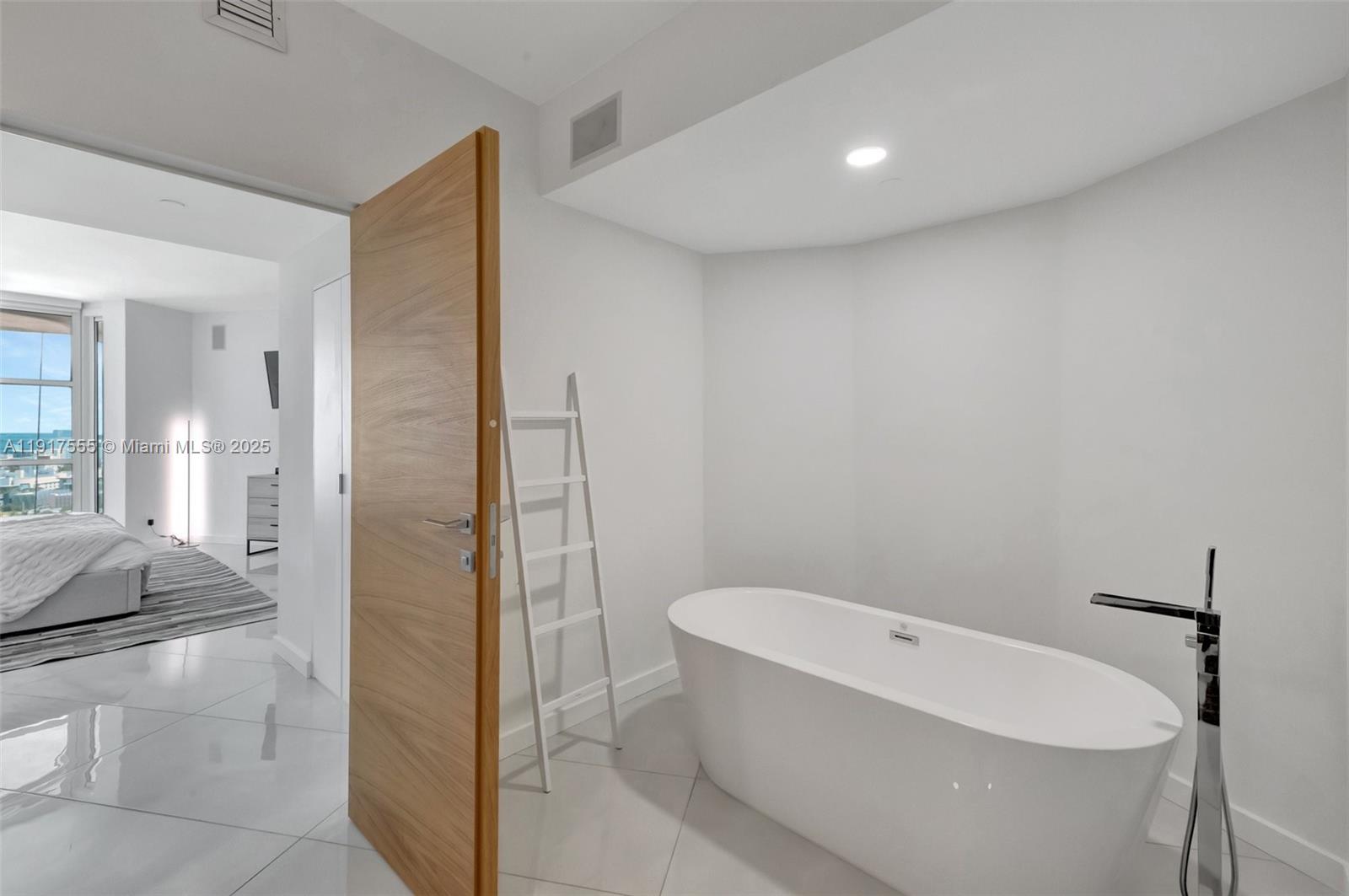 PORTOFINO TOWER CONDO - Residential Lease