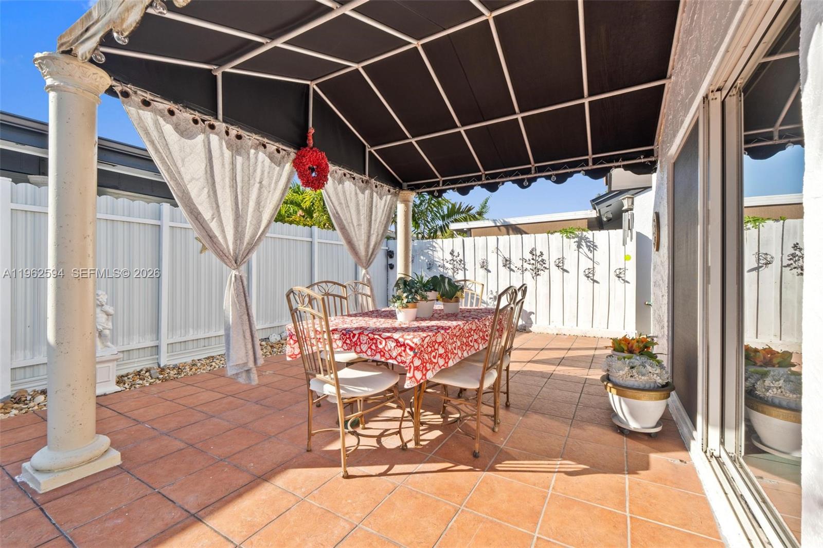 BIRD LAKES TOWNHOUSE SEC - Residential