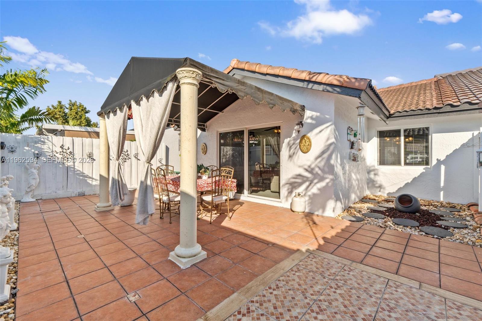 BIRD LAKES TOWNHOUSE SEC - Residential