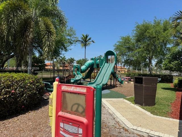 EGRET LAKES ESTATES SEC 2 - Residential Lease