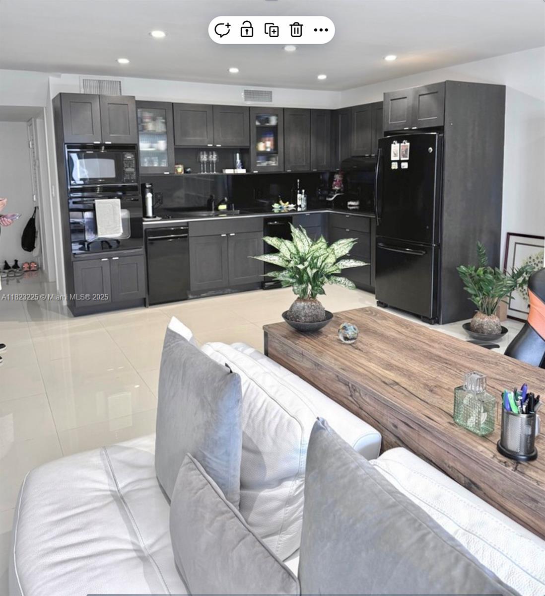 3121 Commodore Plz Ph4, Miami, Broward County, Florida - 2 Bedrooms  
2 Bathrooms - 