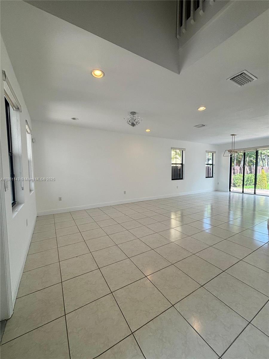 FONTAINEBLEAU WEST NORTH - Residential Lease