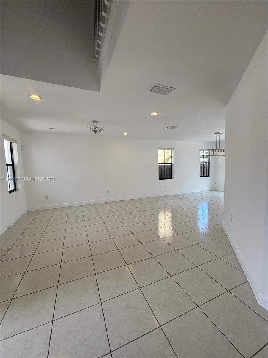 FONTAINEBLEAU WEST NORTH - Residential Lease