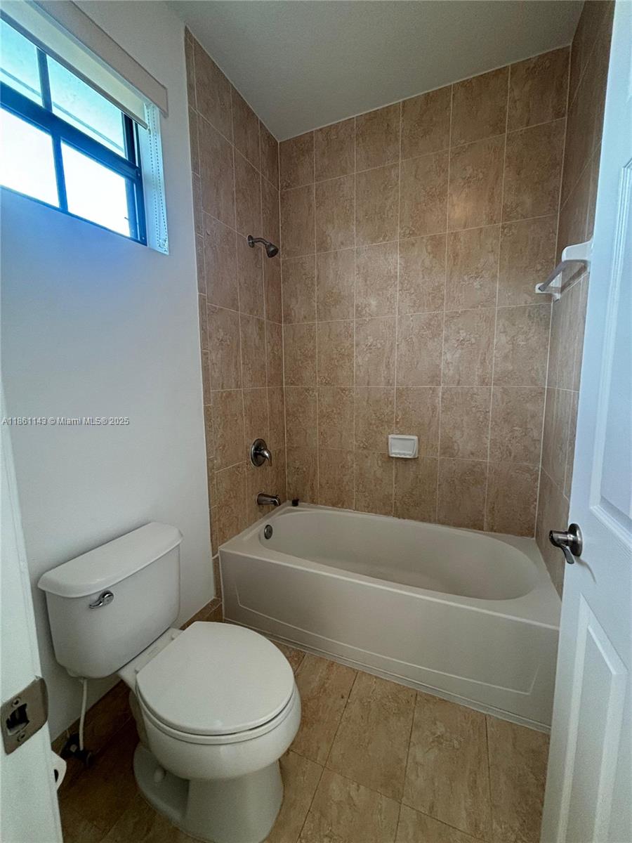 FONTAINEBLEAU WEST NORTH - Residential Lease