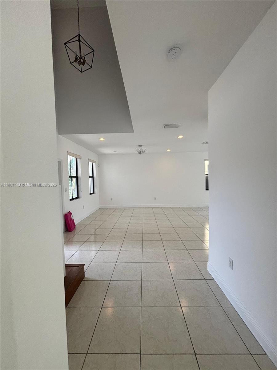 FONTAINEBLEAU WEST NORTH - Residential Lease