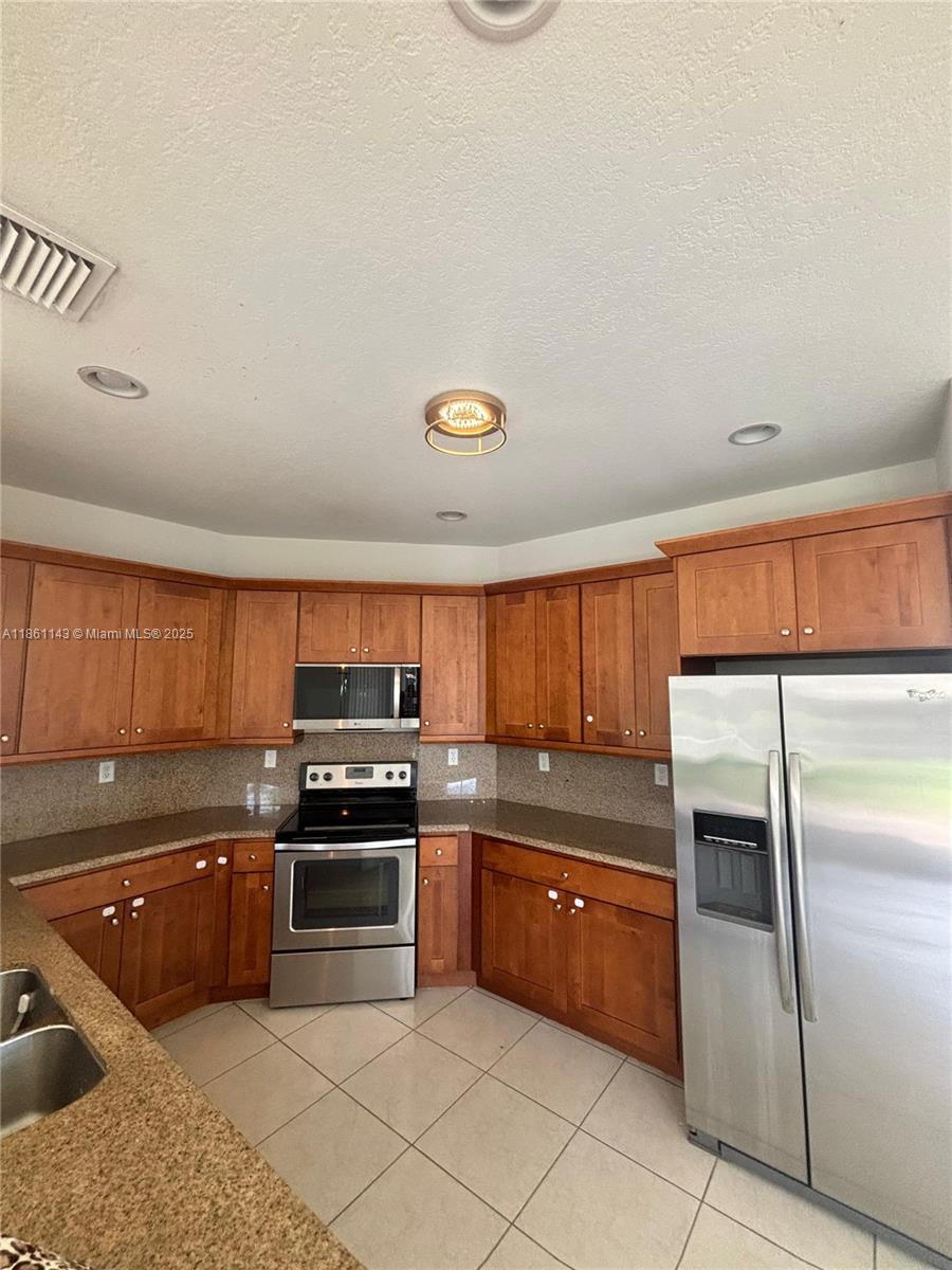 FONTAINEBLEAU WEST NORTH - Residential Lease