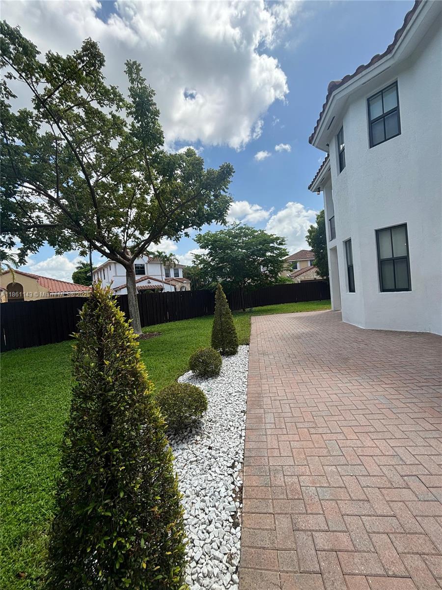 FONTAINEBLEAU WEST NORTH - Residential Lease