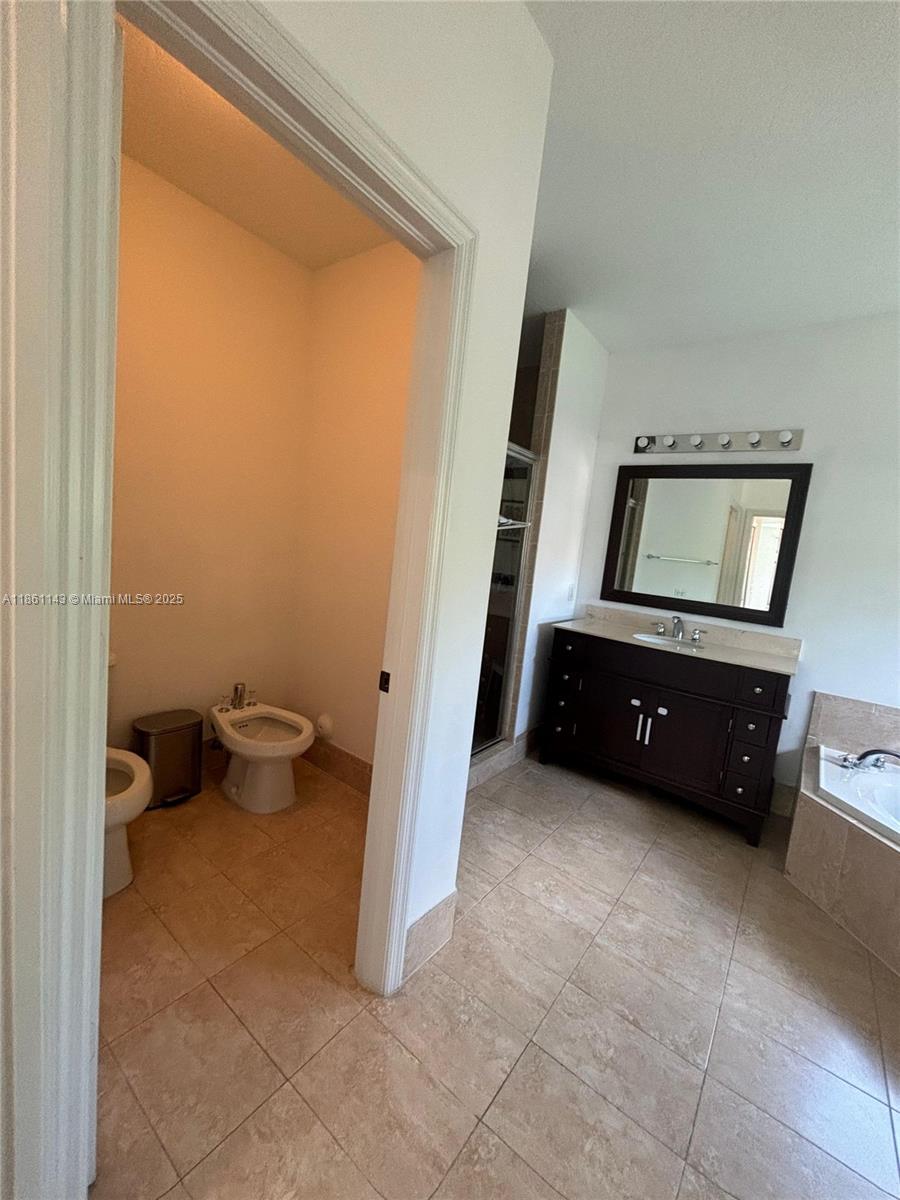 FONTAINEBLEAU WEST NORTH - Residential Lease