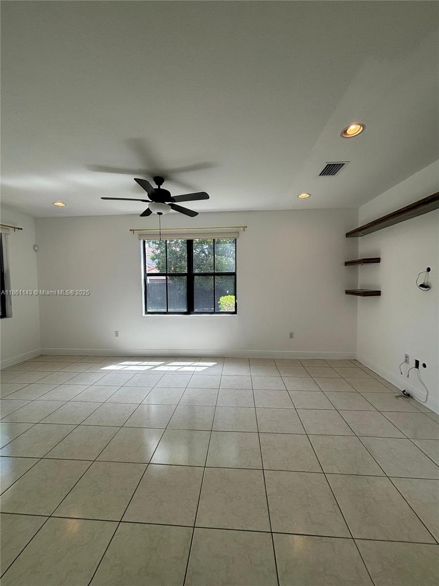 FONTAINEBLEAU WEST NORTH - Residential Lease