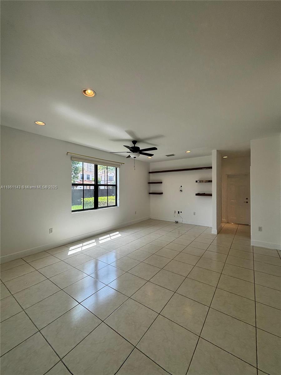 FONTAINEBLEAU WEST NORTH - Residential Lease