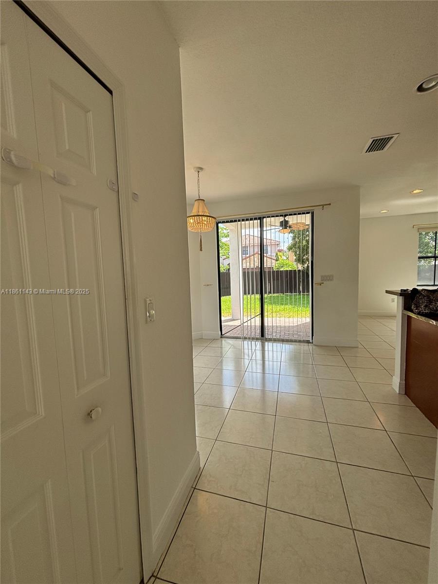 FONTAINEBLEAU WEST NORTH - Residential Lease