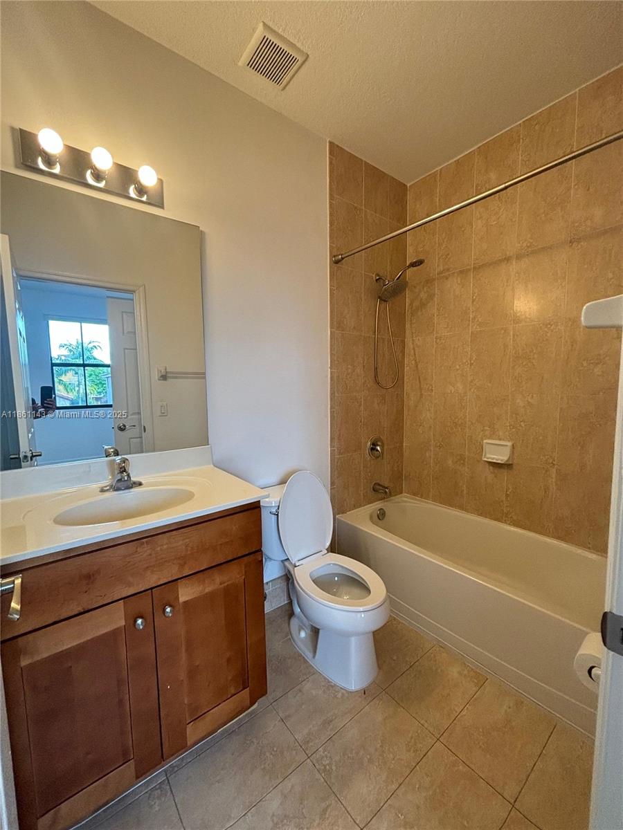 FONTAINEBLEAU WEST NORTH - Residential Lease