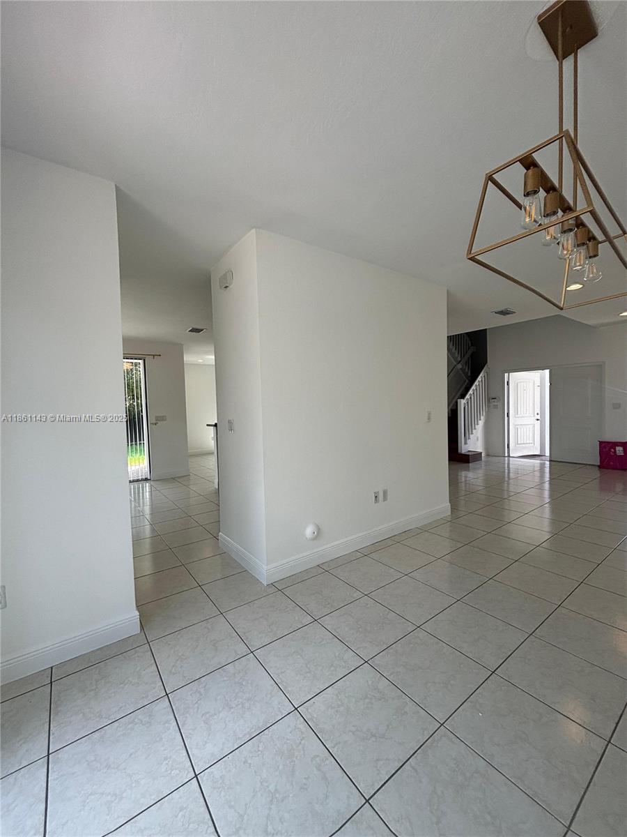 FONTAINEBLEAU WEST NORTH - Residential Lease