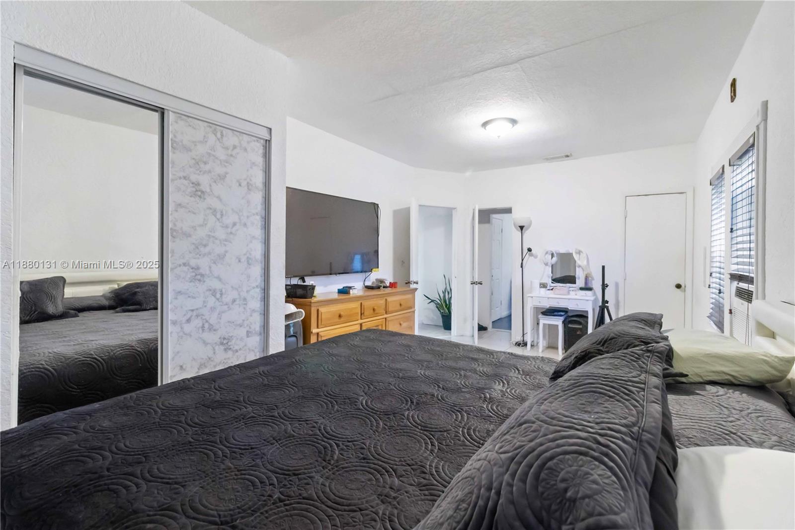 HOLLYWOOD BEACH GARDENS - Residential