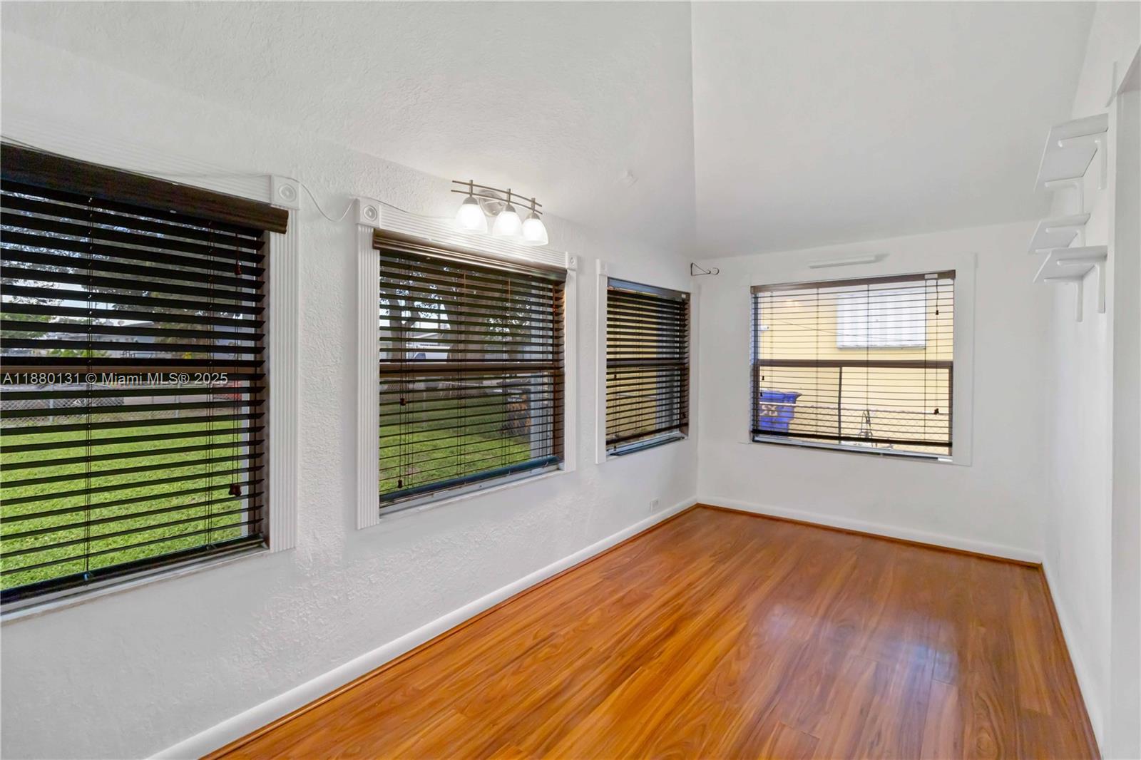 HOLLYWOOD BEACH GARDENS - Residential