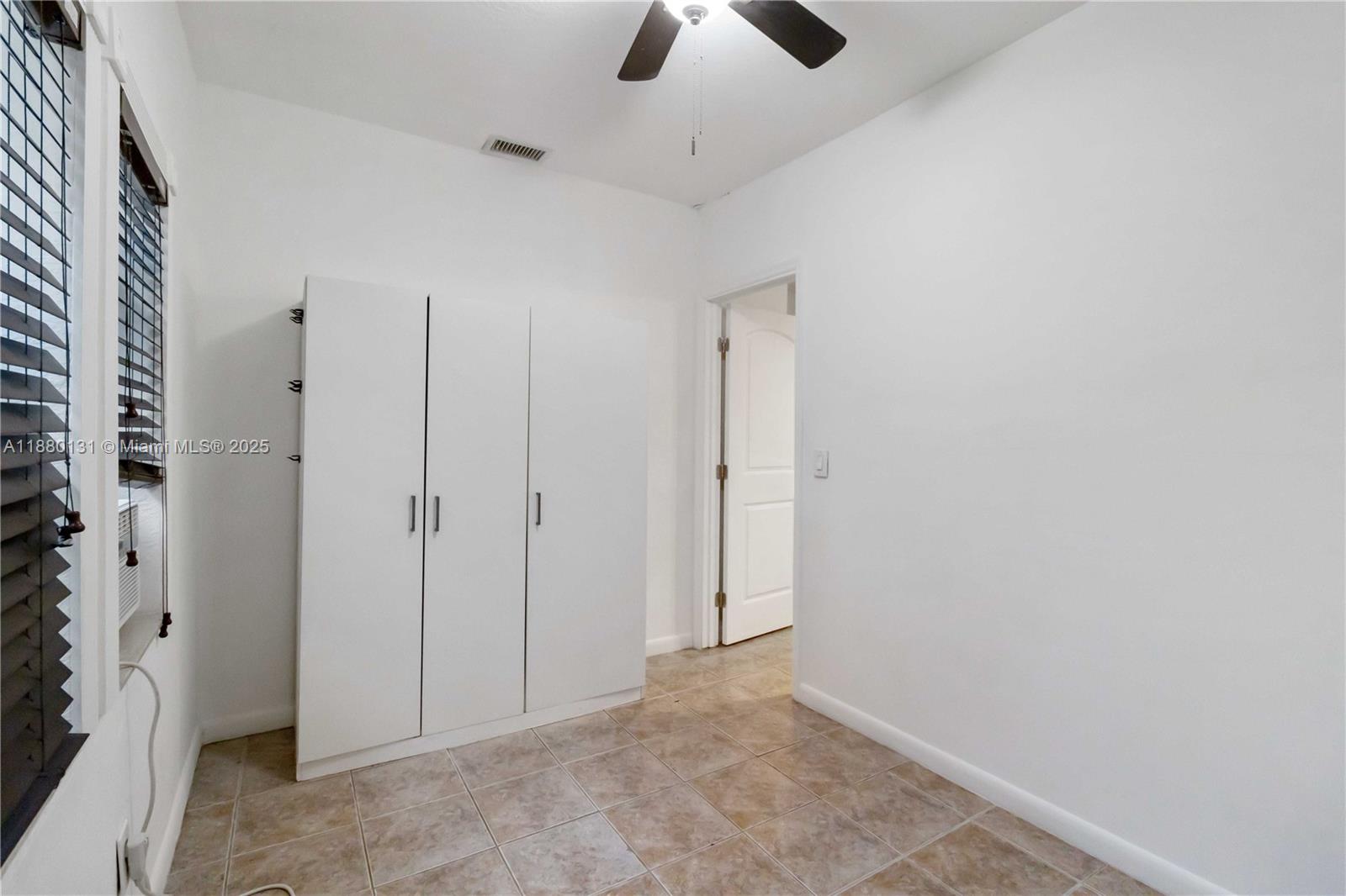 HOLLYWOOD BEACH GARDENS - Residential