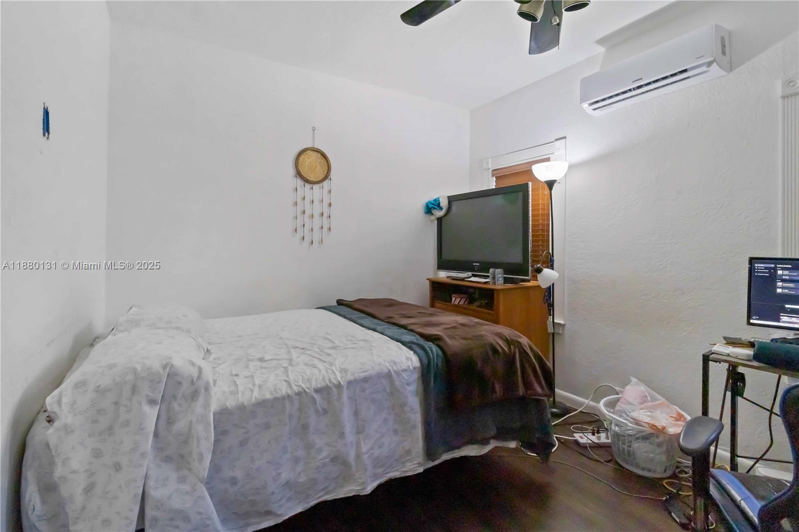 HOLLYWOOD BEACH GARDENS - Residential