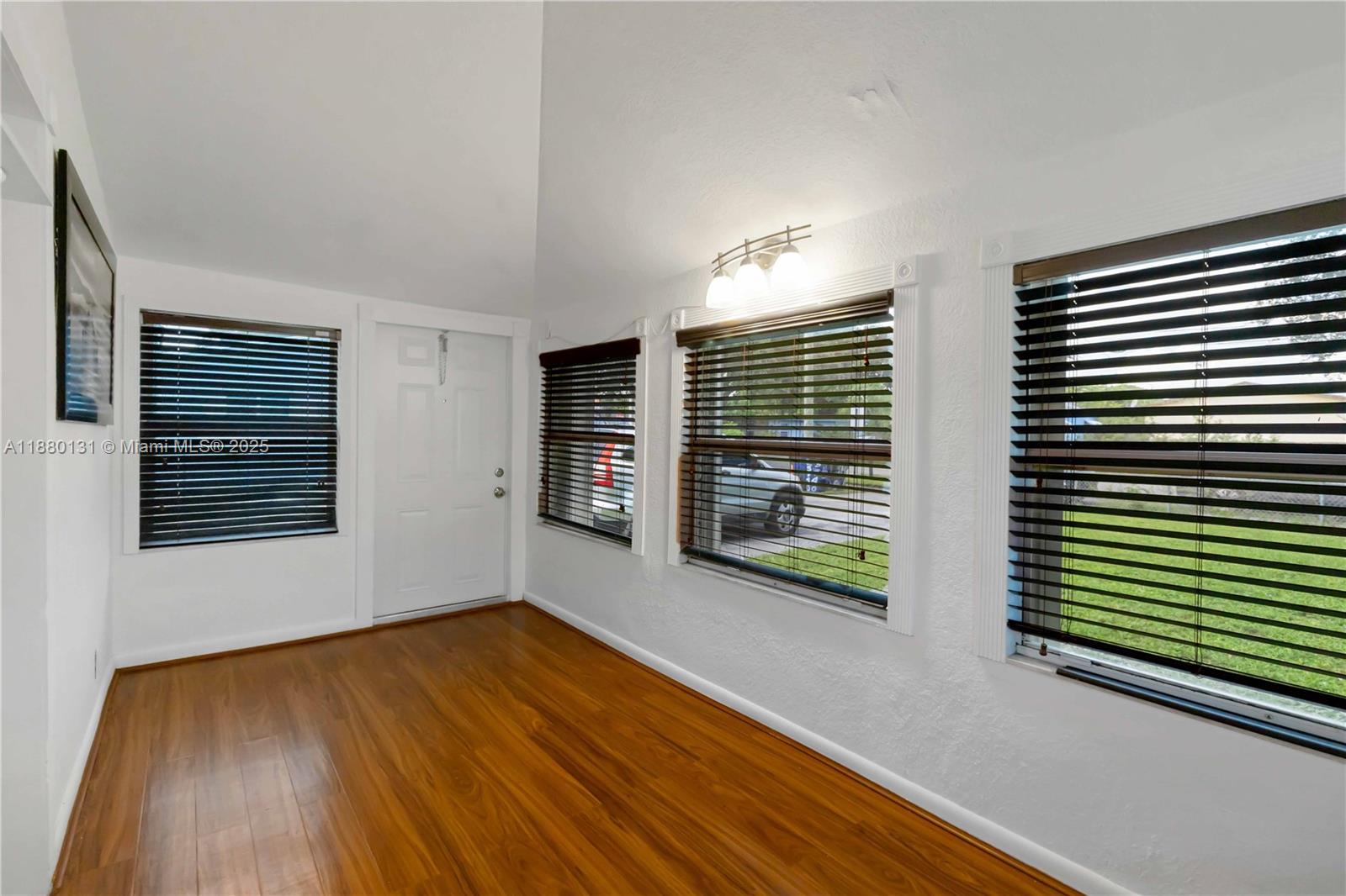 HOLLYWOOD BEACH GARDENS - Residential