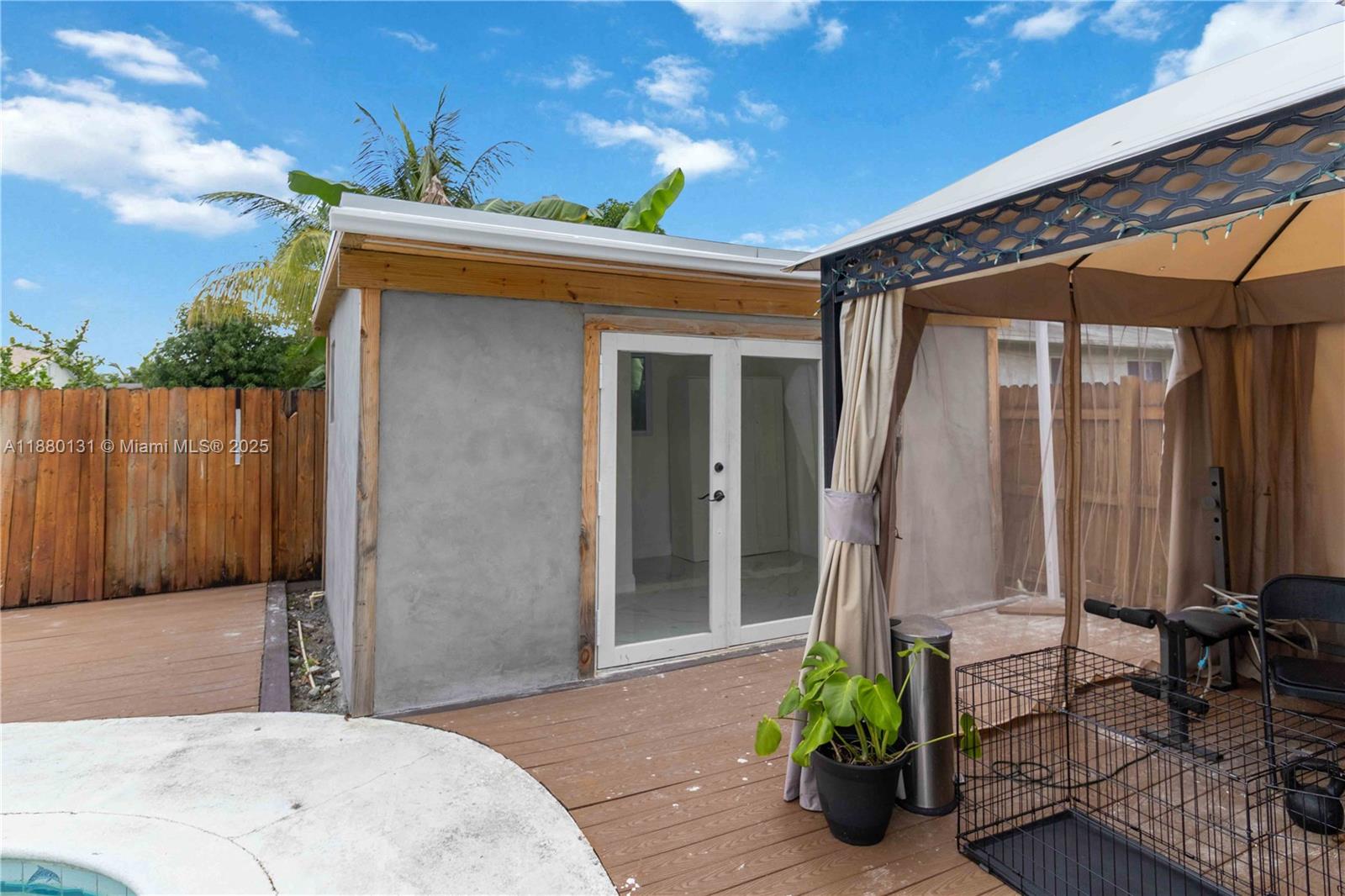 HOLLYWOOD BEACH GARDENS - Residential