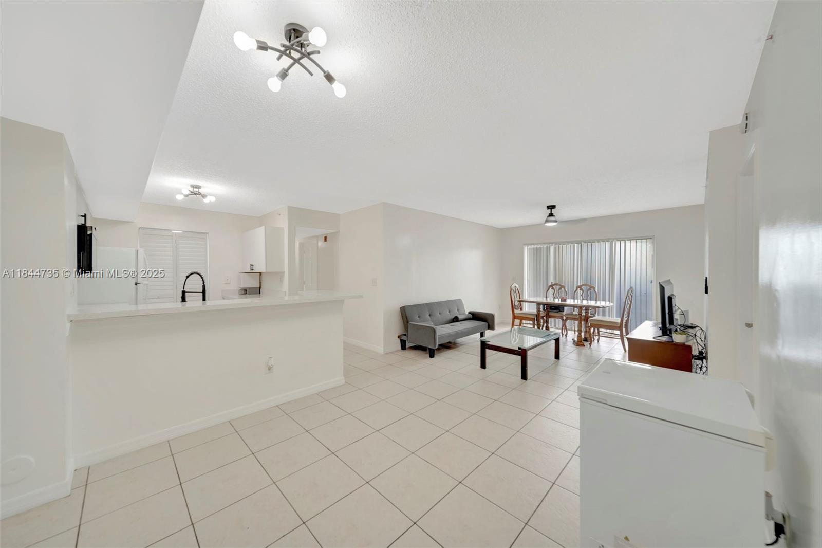 ROYAL GRAND CONDO - Residential