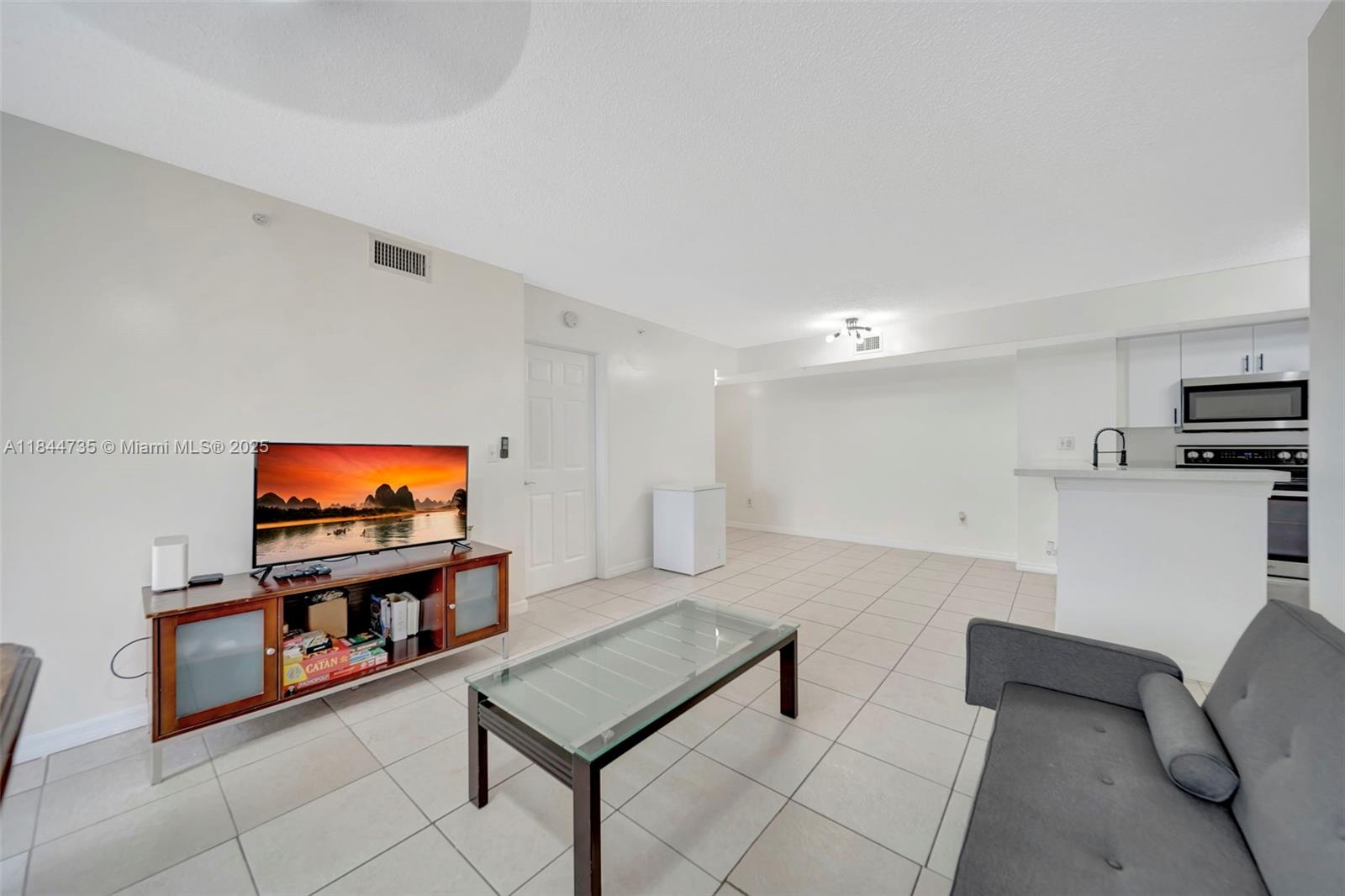 ROYAL GRAND CONDO - Residential