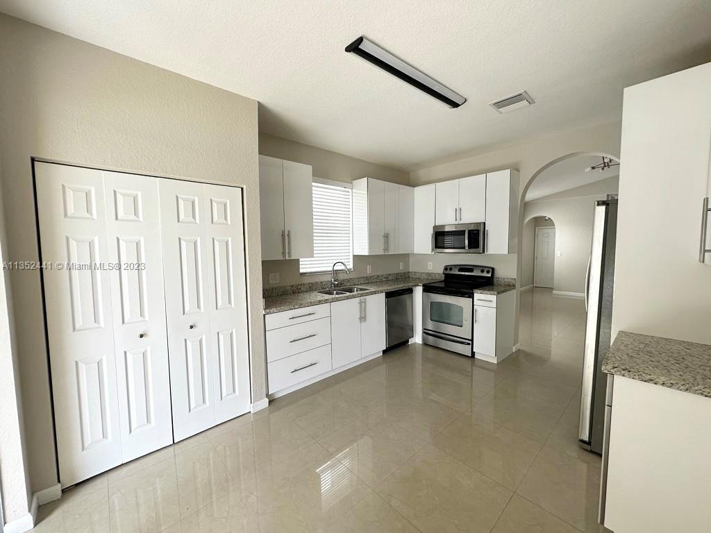 PORTOFINO BAY - Residential Lease