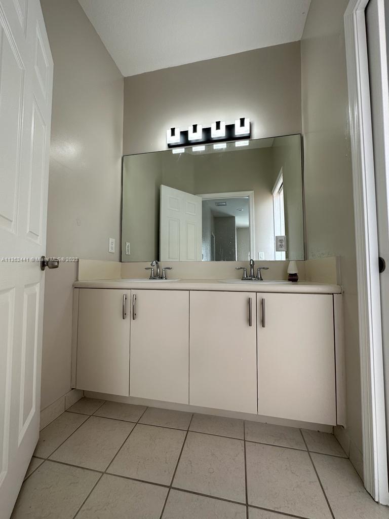 PORTOFINO BAY - Residential Lease