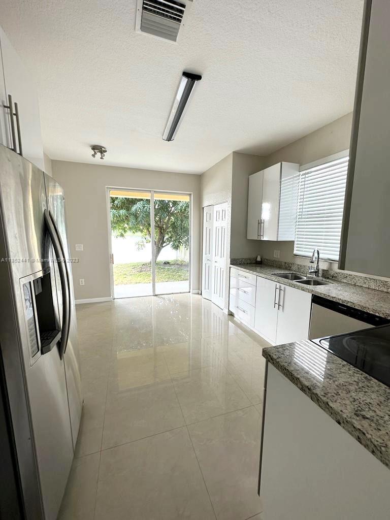 PORTOFINO BAY - Residential Lease