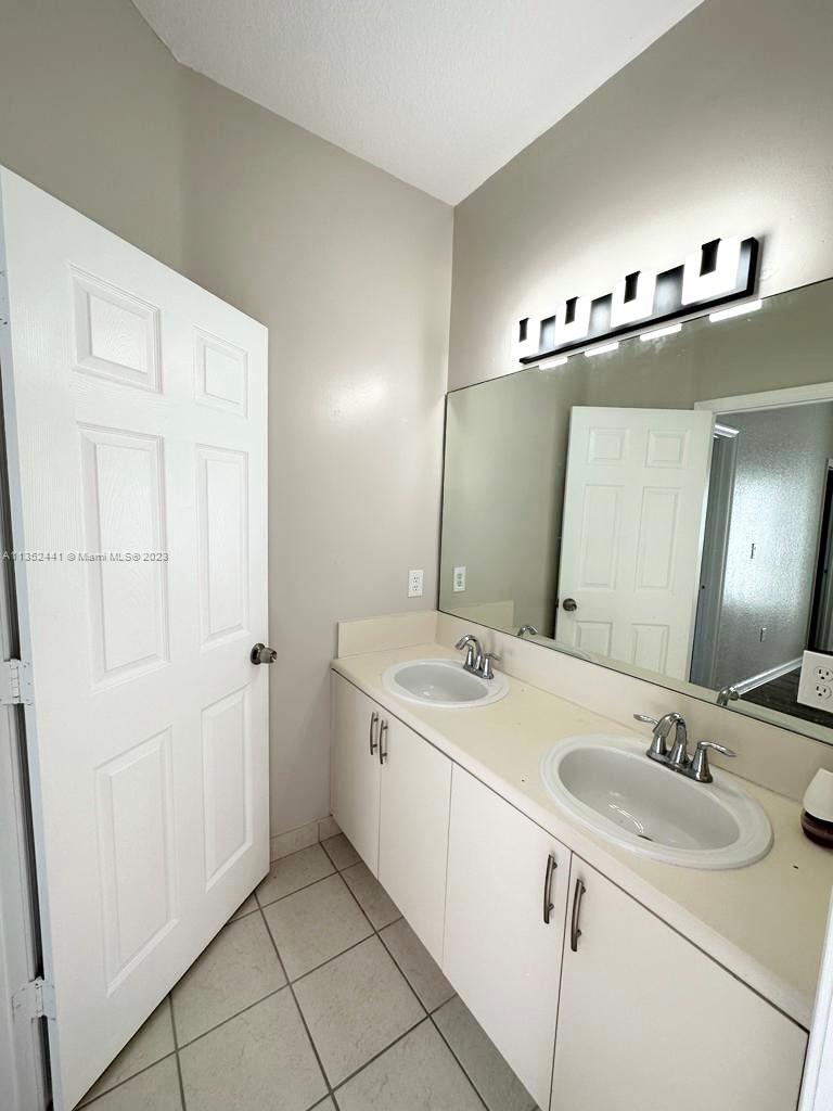 PORTOFINO BAY - Residential Lease
