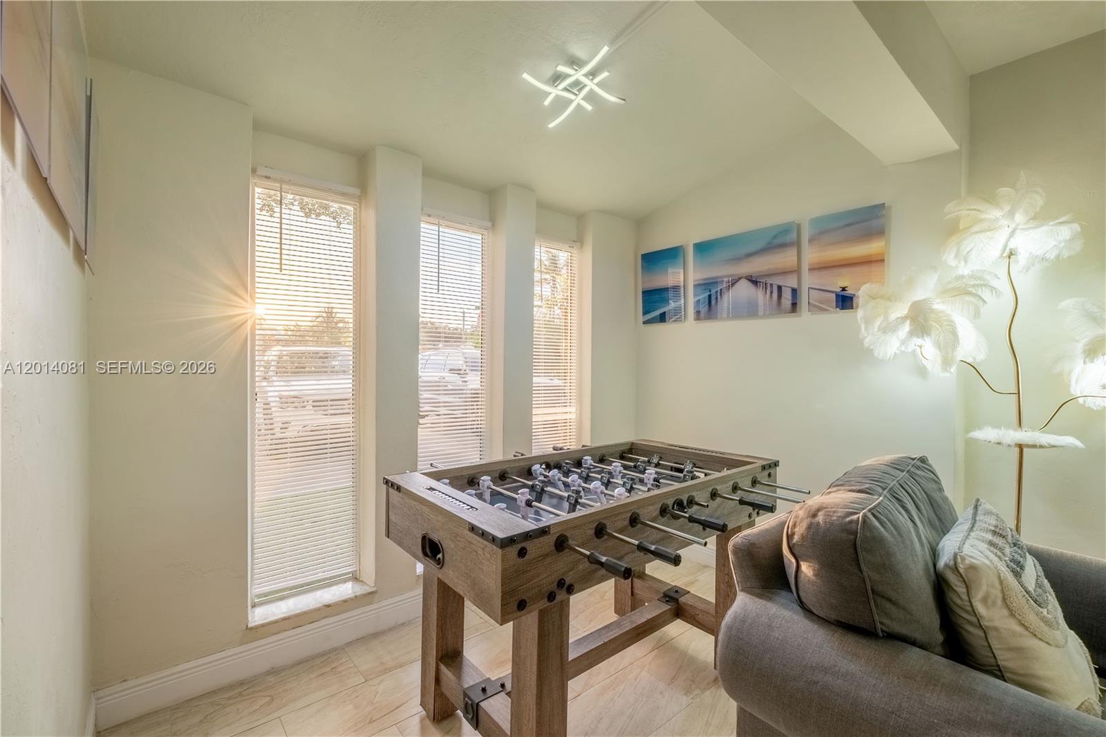 FLAMINGO MANORS - Residential Lease
