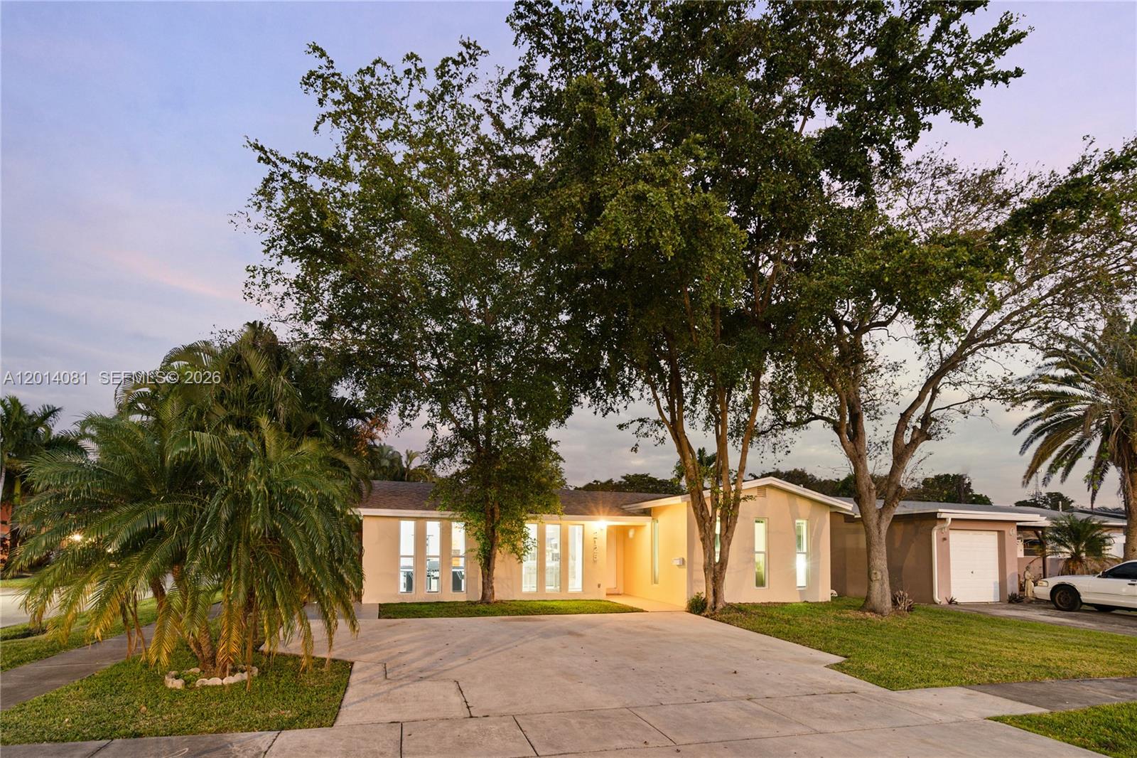 FLAMINGO MANORS - Residential Lease