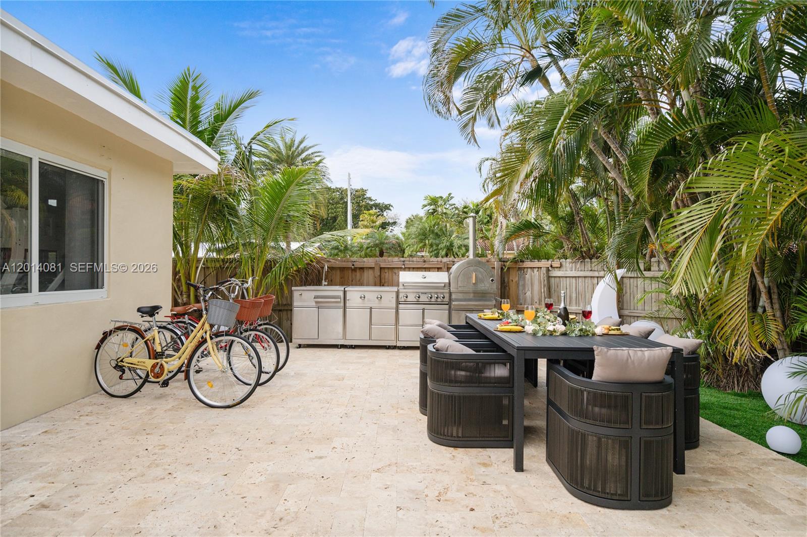 FLAMINGO MANORS - Residential Lease