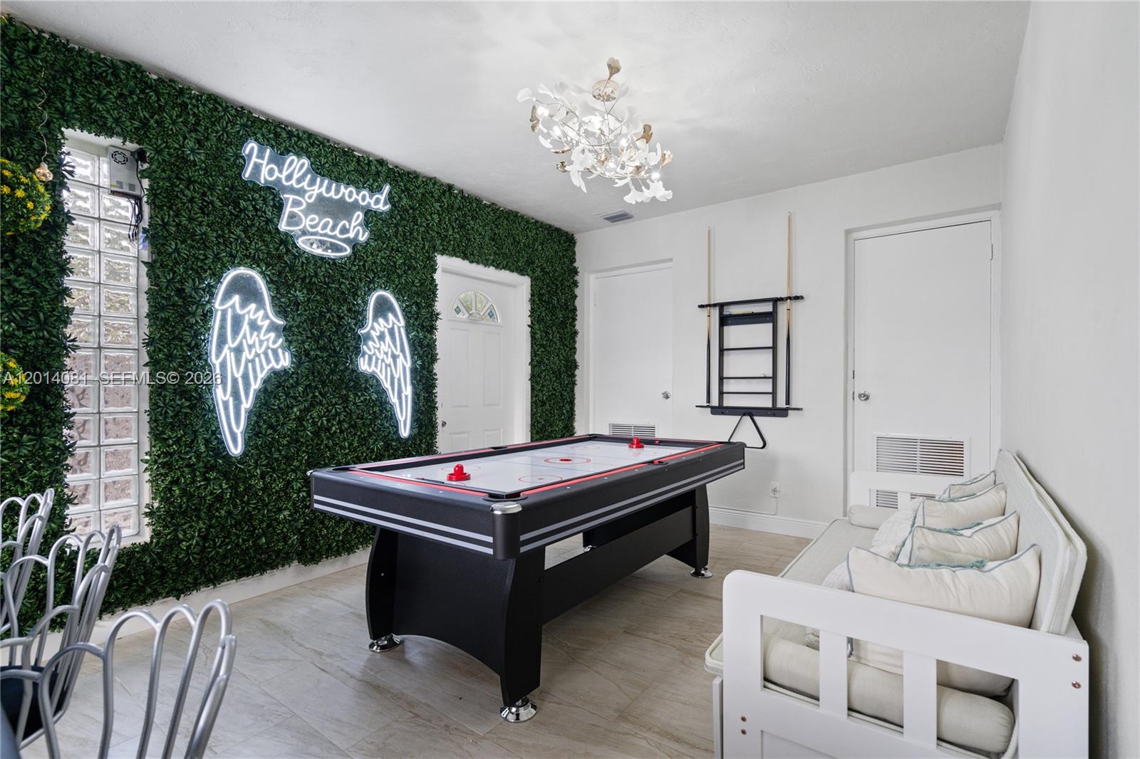 FLAMINGO MANORS - Residential Lease