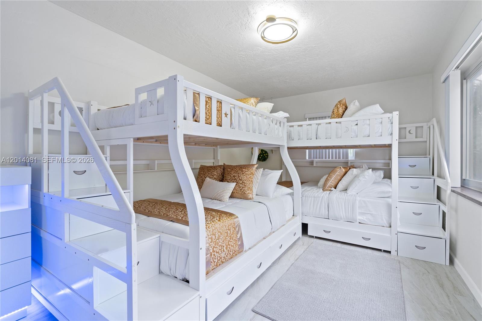 FLAMINGO MANORS - Residential Lease