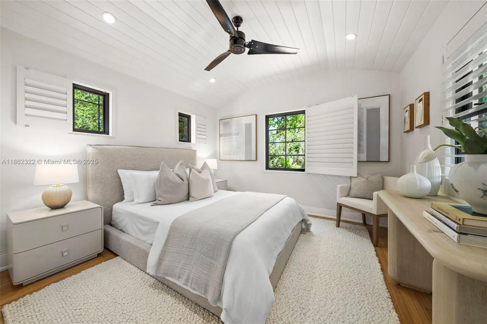 Miami Beach, Florida 33140, United States, 3 Bedrooms Bedrooms, ,4 BathroomsBathrooms,Residential,Active,197358