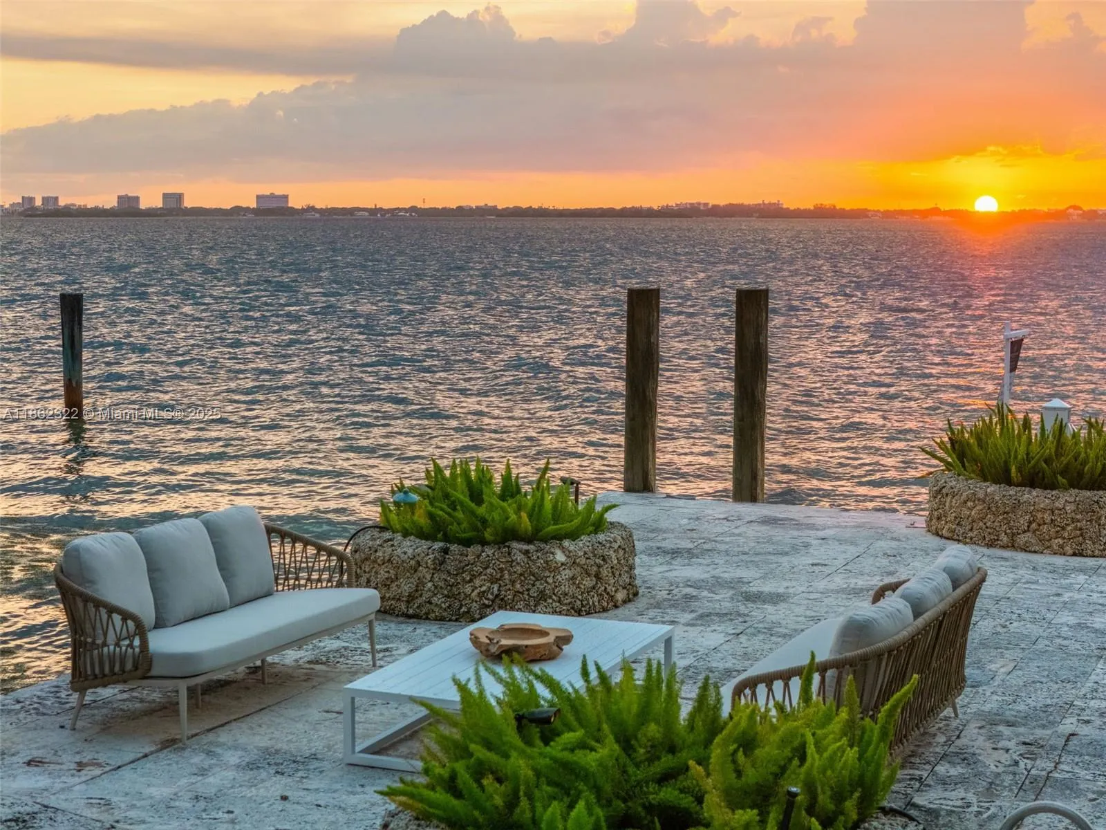 Miami Beach, Florida 33140, United States, 3 Bedrooms Bedrooms, ,4 BathroomsBathrooms,Residential,Active,197358