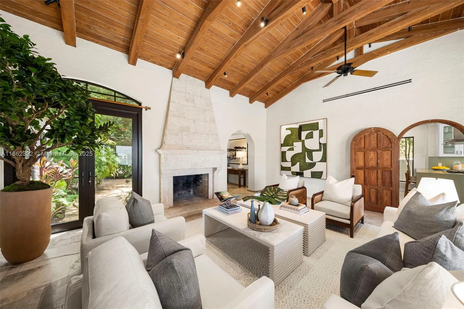 Miami Beach, Florida 33140, United States, 3 Bedrooms Bedrooms, ,4 BathroomsBathrooms,Residential,Active,197358