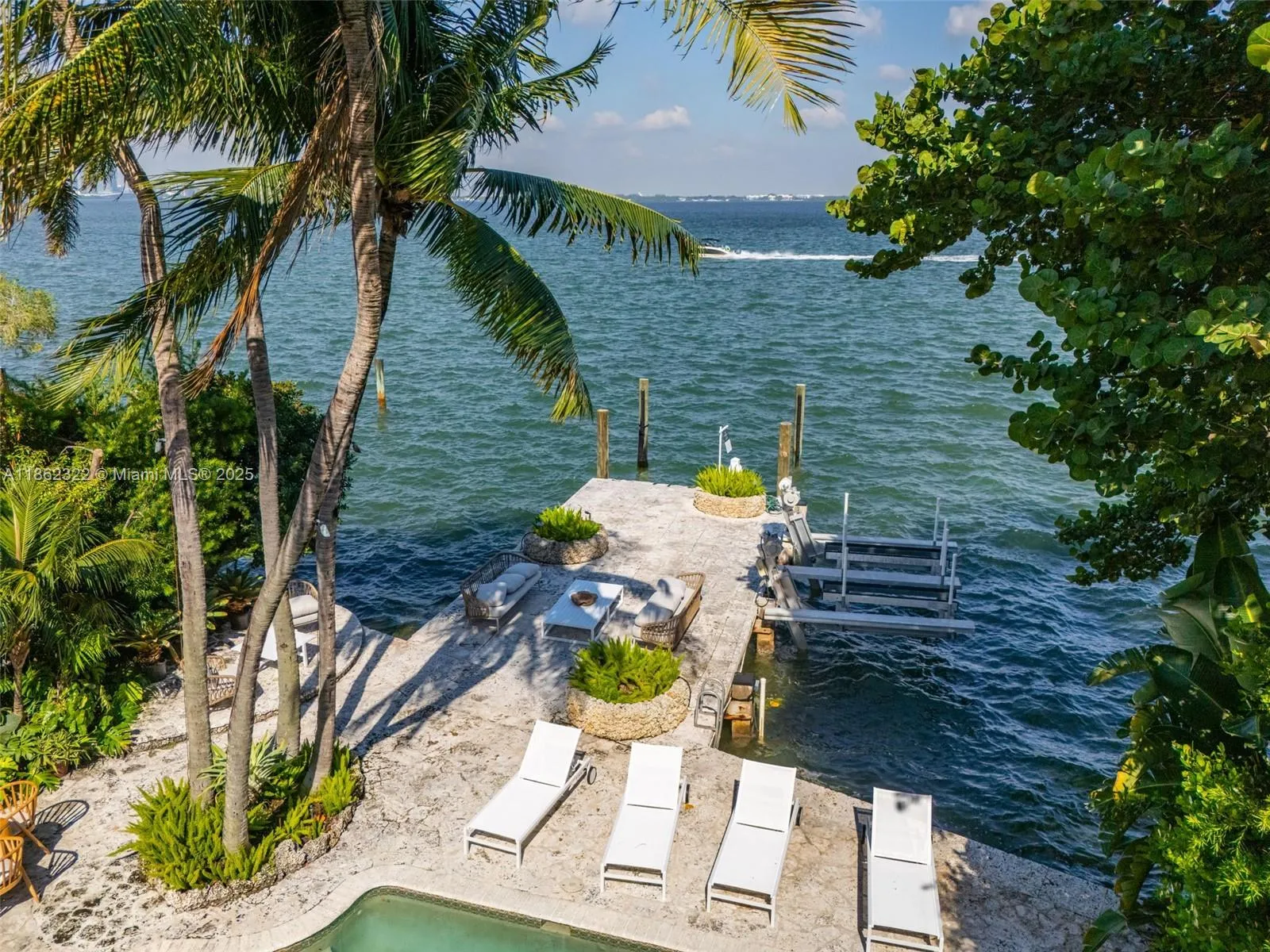 Miami Beach, Florida 33140, United States, 3 Bedrooms Bedrooms, ,4 BathroomsBathrooms,Residential,Active,197358