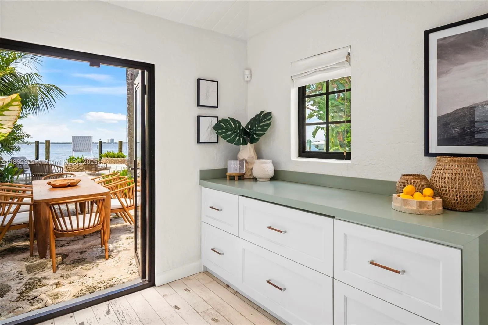 Miami Beach, Florida 33140, United States, 3 Bedrooms Bedrooms, ,4 BathroomsBathrooms,Residential,Active,197358