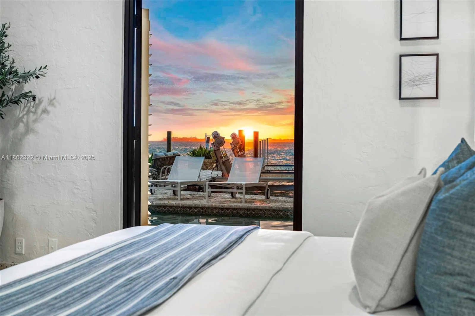 Miami Beach, Florida 33140, United States, 3 Bedrooms Bedrooms, ,4 BathroomsBathrooms,Residential,Active,197358