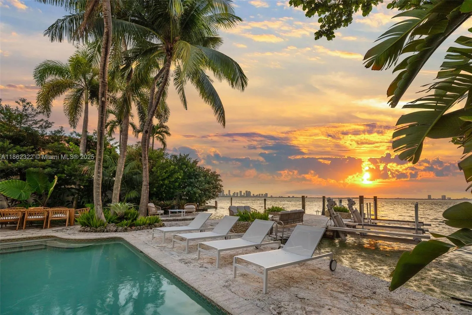 Miami Beach, Florida 33140, United States, 3 Bedrooms Bedrooms, ,4 BathroomsBathrooms,Residential,Active,197358